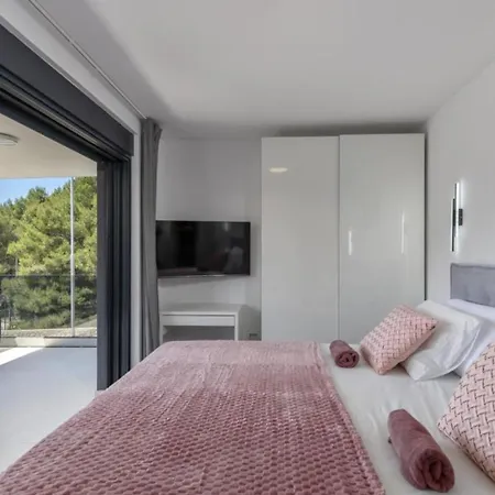 Charming Island Krk - Three Bedroom شقة كرك