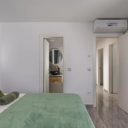 Charming Island Krk - Three Bedroom * 크르크