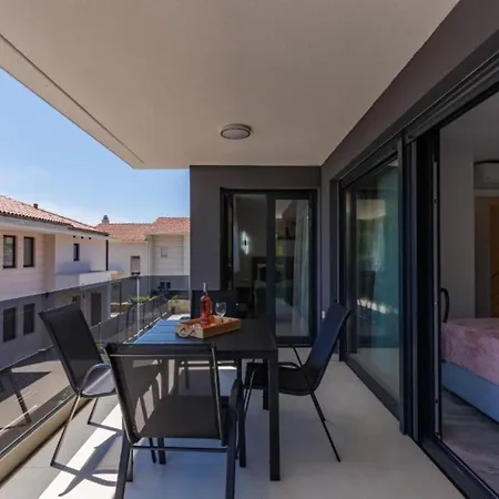 Charming Island Krk - Three Bedroom شقة كرك