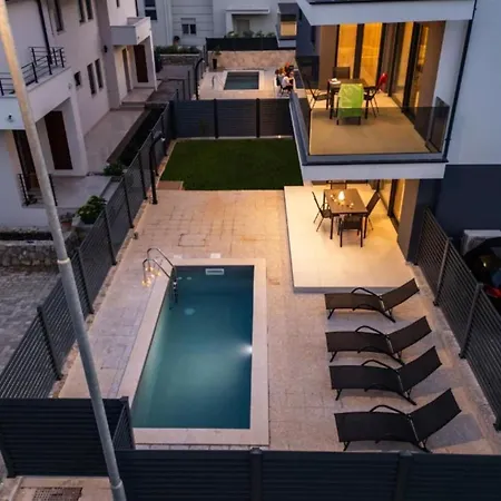 Charming Island Krk - Three Bedroom شقة كرك