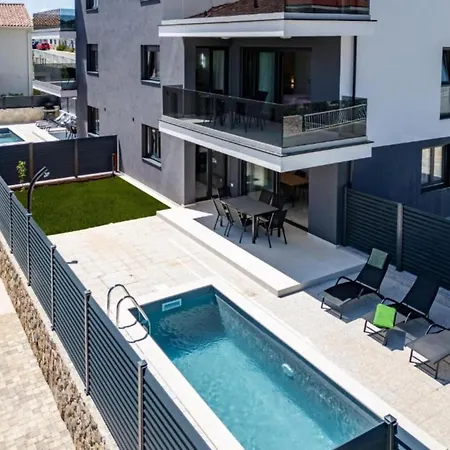 Charming Island Krk - Three Bedroom شقة *