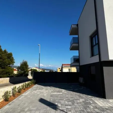 Charming Island Krk - Three Bedroom Апартаменты