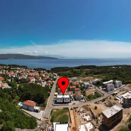 Charming Island Krk - Three Bedroom 아파트