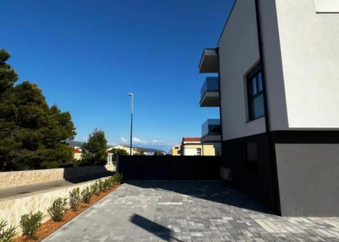 Charming Island Krk - Three Bedroom Апартаменты