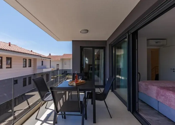 Charming Island Krk - Three Bedroom 公寓 克尔克