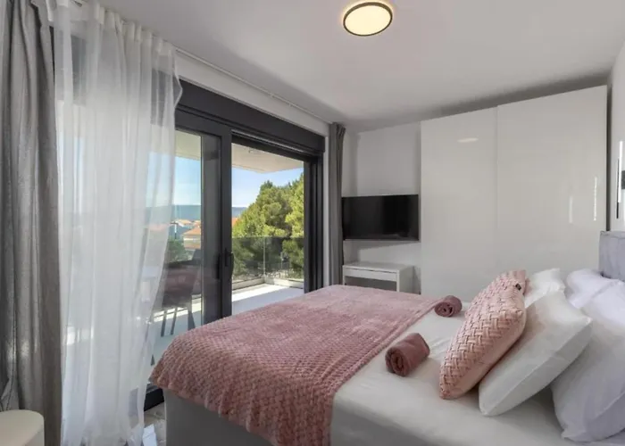 Charming Island Krk - Three Bedroom Appartement *